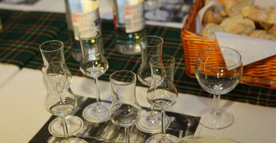 Idstein: Scottish Whiskey Tasting Experience with Appetizers - Why the regional comparison is useful