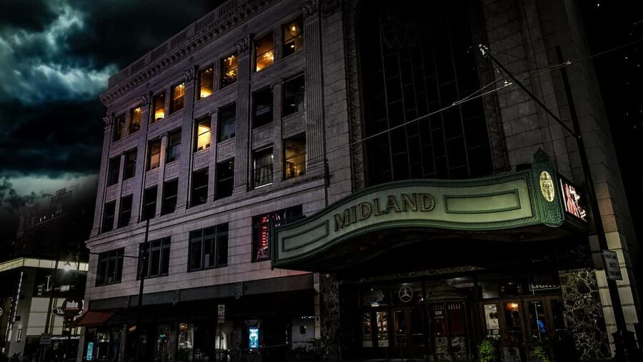 Kansas City: Wraiths & Whiskey Ghost Tour - Guide style can make or break the evening