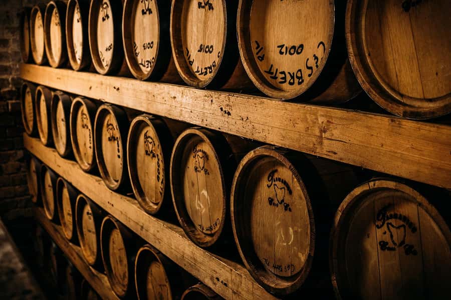 Kempton: Craft Distillery Tour with Whisky Tasting & Lunch - Walking through Dysart House and its grounds