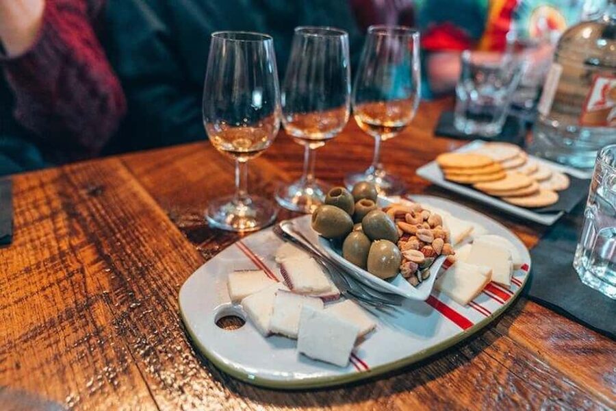 Louisville: 3-hr Walking Bourbon Tour with Paired Dishes - Finish with a cocktail and dessert at a viewpoint