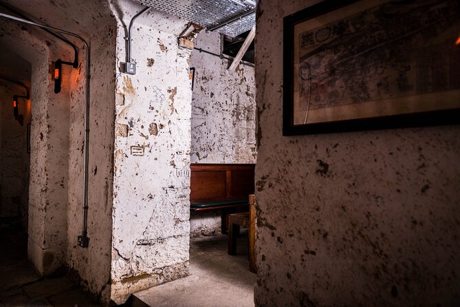 Luxury Whisky Tasting in Edinburgh's Underground Vaults | 90min - Entering Edinburgh’s Lost Close
