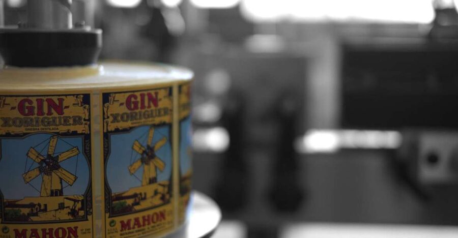 Mahón: Gin Distillery Tour with Tasting & Appetizers - Why Xoriguer matters in Mahón