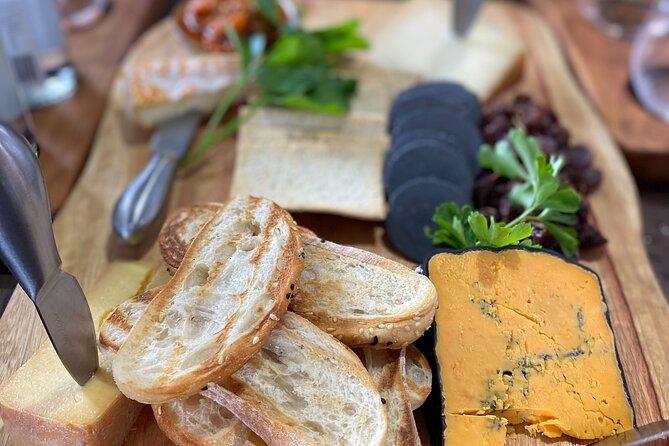 Noosa Hinterland Drinks Tour - distillery, winery and brewery - Pomona distillery: the longest stop and the main meal