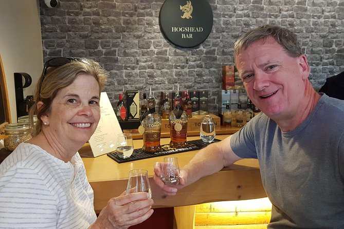 North Highland Deluxe Whisky Tour with Castle Option - Clynelish: tasting bar and gift shopping