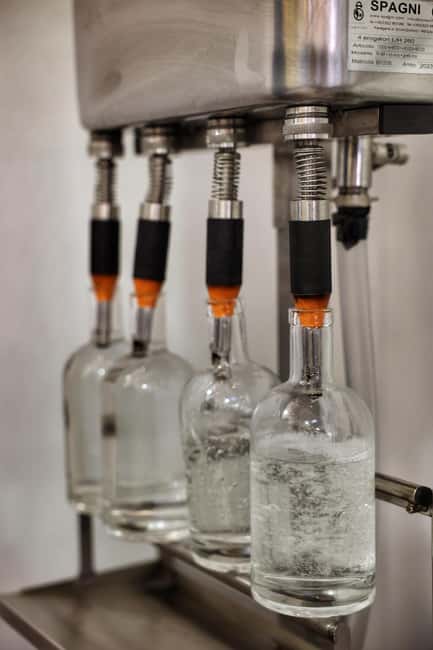 Orlando: Caribbean Moonshine Distillery Tour and Tasting - What Happens During the One-Hour Tour