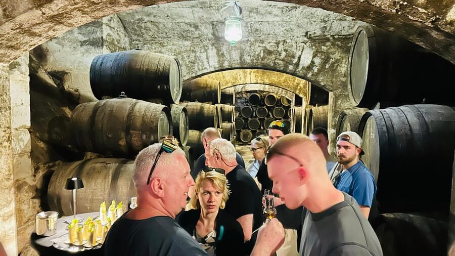 Palma: Distillery Tour with 3 Spirits and Tapas Tasting - How the tapas change the tasting
