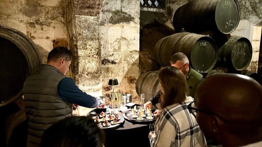 Palma: Distillery Tour with 6 Spirits and Tapas Tasting - A guide-led visit, not a self-guided stop