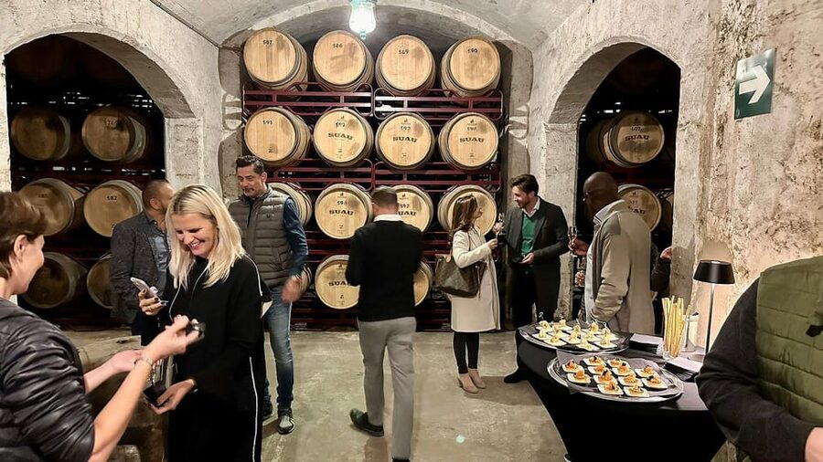 Palma: Distillery Tour with 6 Spirits and Tapas Tasting - Practical details that shape the visit