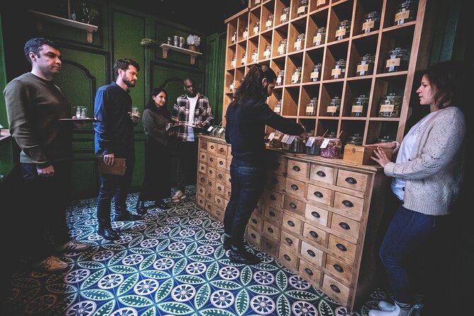 Paris Craft Distillery Make Your Own Gin Workshop - Labeling and taking home a 70cl bottle