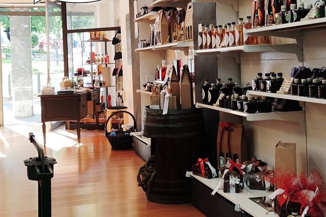 Polykala Distillery: 128 years of history & liqueur tasting. - The tasting starts with Greek mastiha