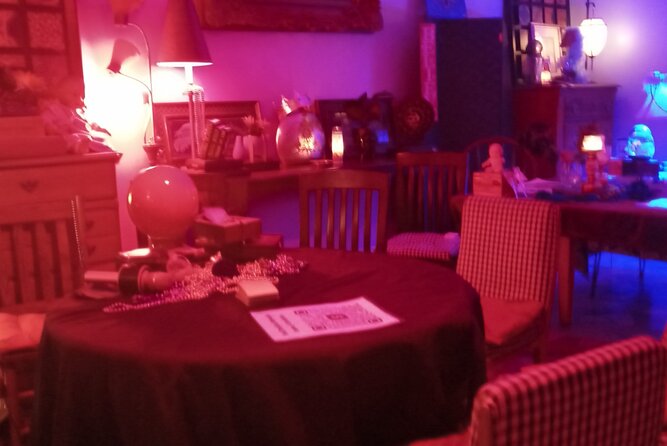 Private Tour and Seance at the House on Bourbon - How the group arrangement affects the evening