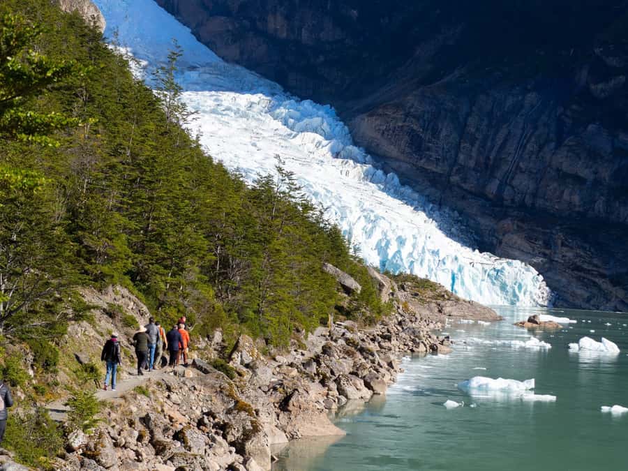 Puero Natales: Glacier Tour with Lunch & Whiskey Aperitif - Lunch and whiskey at Estancia Perales