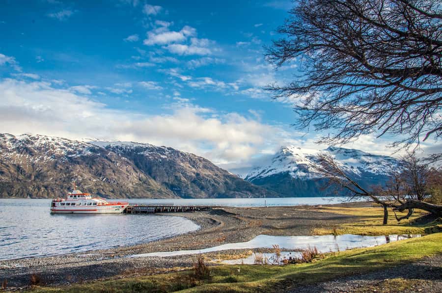 Puero Natales: Glacier Tour with Lunch & Whiskey Aperitif - Walking to the Serrano Glacier viewpoint