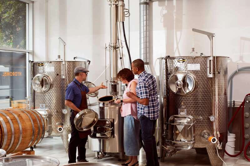 Quebec City: Honey and Distillery Tour with Tasting - What happens during the 45-minute guided visit