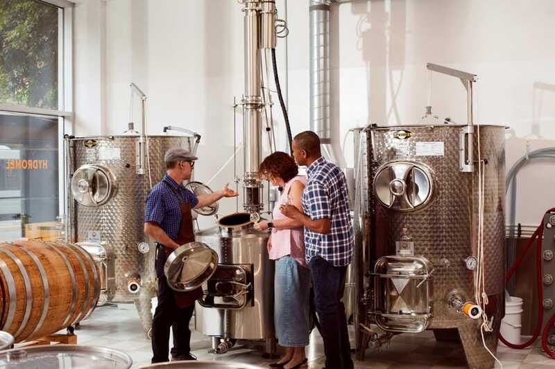 Quebec City: Honey and Distillery Tour with Tasting - A good indoor activity in every season