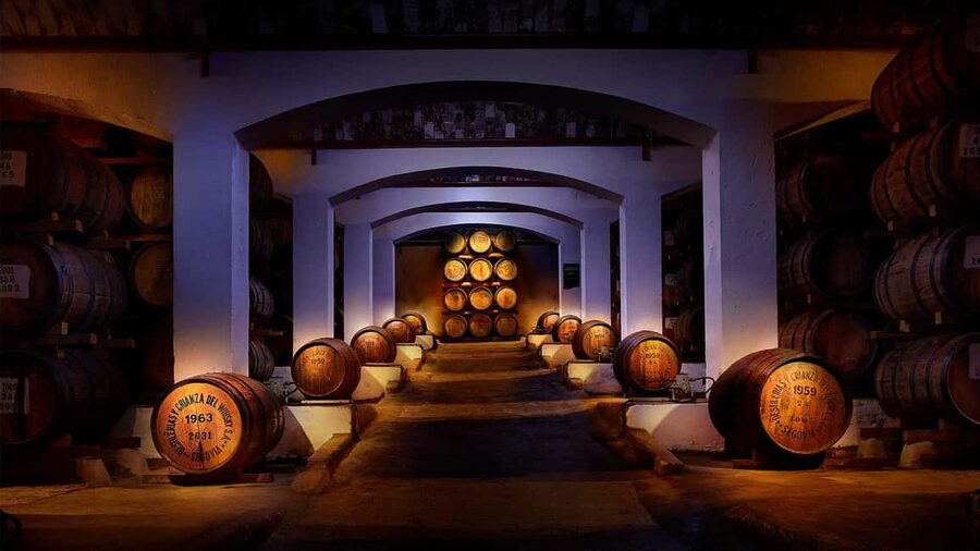 Segovia: Guided tour of the DYC Distillery with whiskey tasting - Starting at the visitor center parking lot