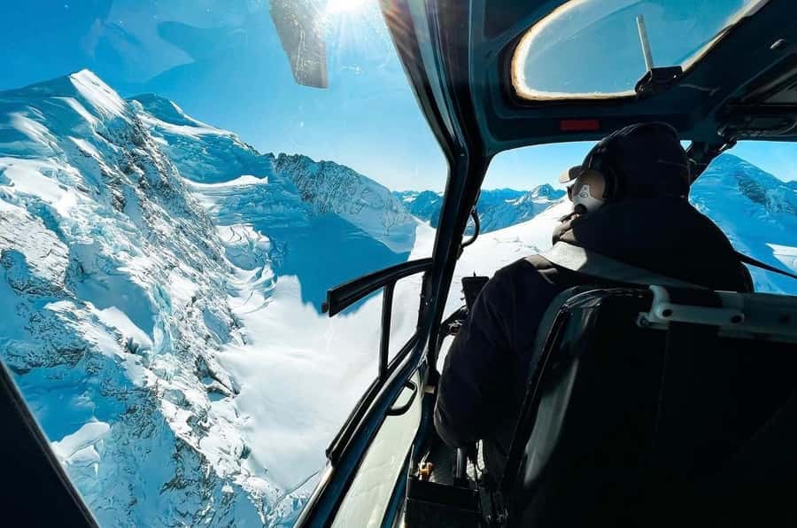 Shackleton Glacier Whiskey Endurance Flight - 50mins - Crossing the Tasman Glacier toward Mount Cook