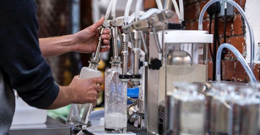 Sheffield: Gin Distillery Tasting Visit with Guided Tour - The first pour, a Locksley G&T
