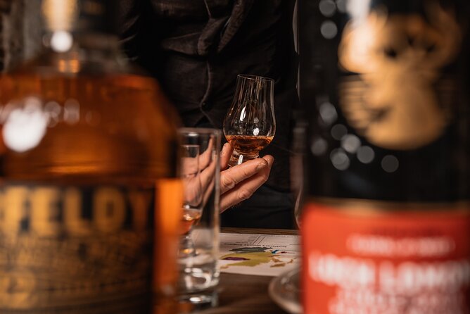 Small Group Edinburgh Whisky Tour and Tasting - Following whisky tales along the Royal Mile