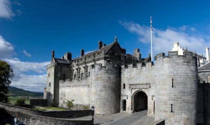 Stirling, Highlands & Distillery in Spanish - A full day from Edinburgh into central Scotland