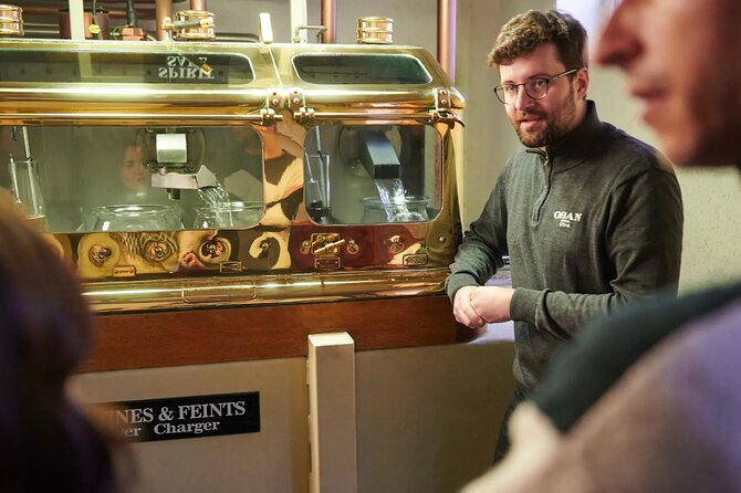 The Classic Oban Distillery Experience - The bar adds time before or after the tour