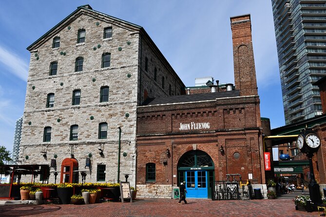 Toronto Distillery District: Whisky Exploration Game and Tour - Who will enjoy this city game most