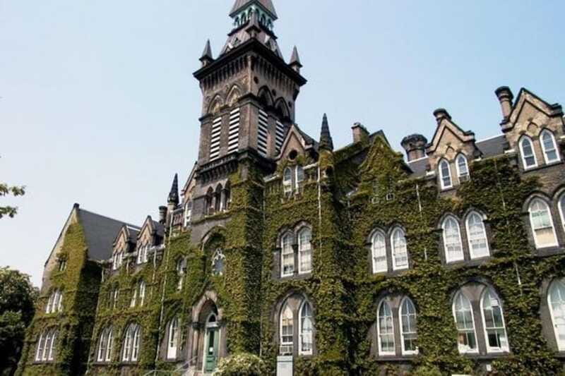 Toronto: Distillery & Old Town Private Walking Tour - Mackenzie House and the story of a troubled mayor