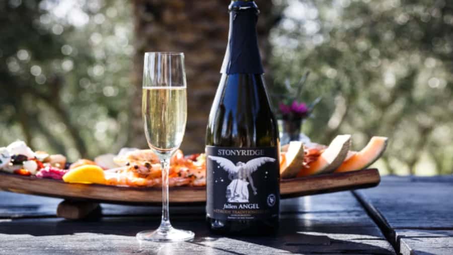 Waiheke: Scenic Taste and Graze Tour with Wine, Whisky, Beer - The essential points at a glance