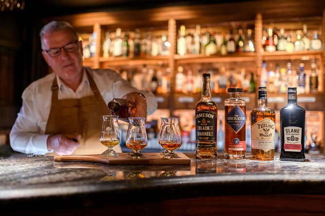 Whiskey & Wonders in Killarney - A 15-minute stop at Ross Castle
