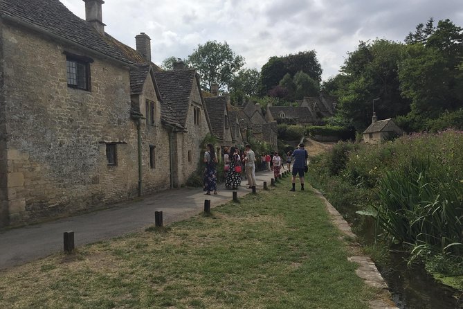 Whisky and Gin Private Tour in the Cotswolds with Driver Guide - What the $1,376.40 Price Really Buys